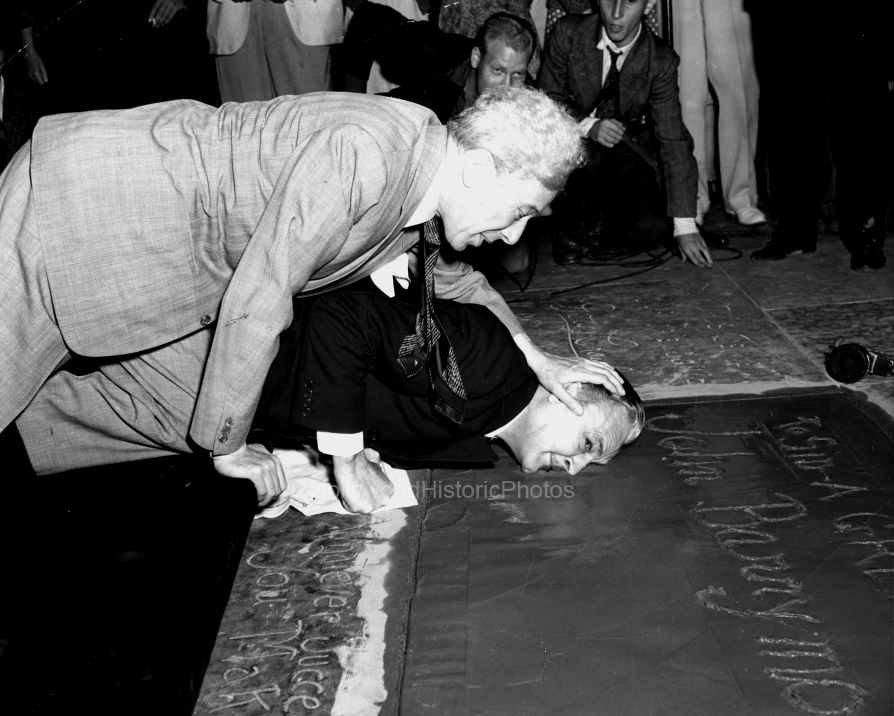 John Barrymore 1946 Graumans Chinese Theatre wm.jpg